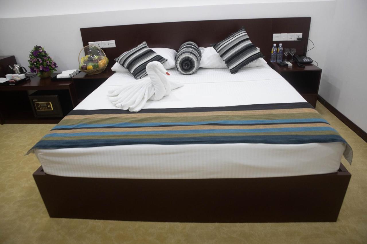 Hotel Kamrel קורונגאלה מראה חיצוני תמונה