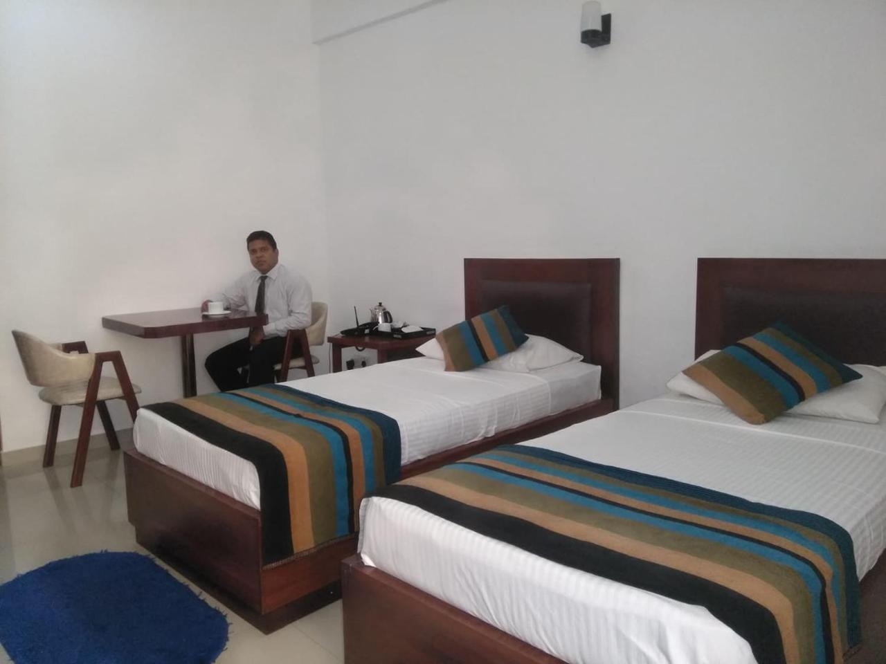 Hotel Kamrel קורונגאלה מראה חיצוני תמונה